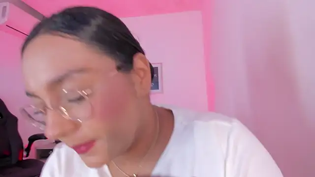 Snapshot of ellamontoya chatting on 01.13.26 ellamontoya online show from 01.13.26