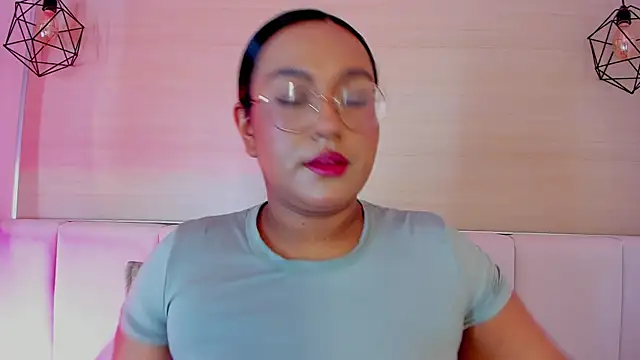 Snapshot of ellamontoya chatting on 01.14.26 ellamontoya online show from 01.14.26