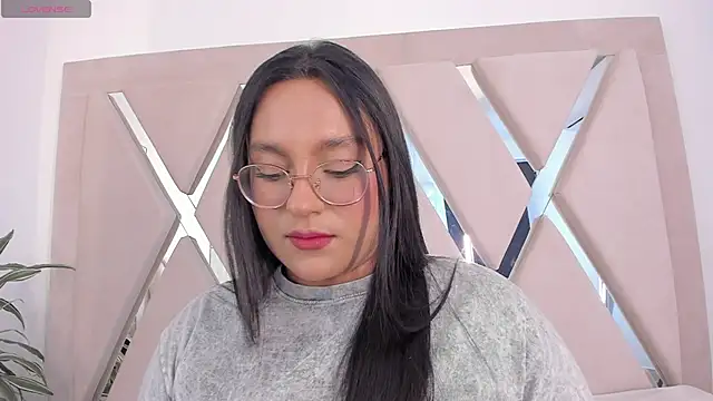 Snapshot of ellamontoya chatting on 02.14.26 ellamontoya online show from 02.14.26