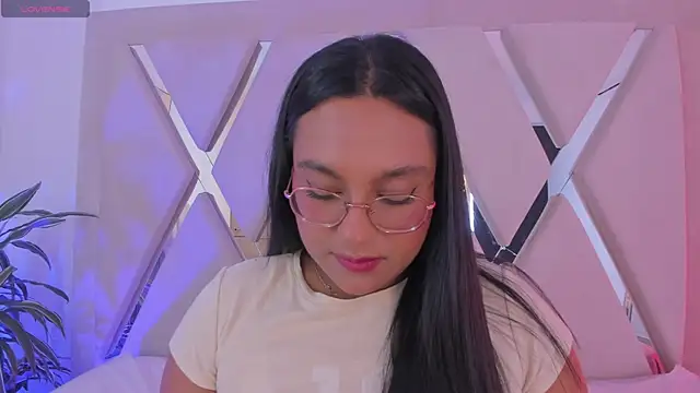 Snapshot of ellamontoya chatting on 02.17.26 ellamontoya online show from 02.17.26