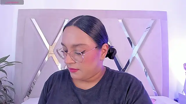 Snapshot of ellamontoya chatting on 02.20.26 ellamontoya online show from 02.20.26