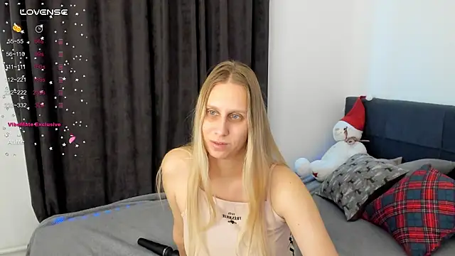 Snapshot of miissblonde chatting on 12.22.24 miissblonde online show from 12.22.24