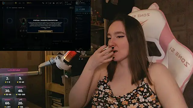Snapshot of MoonlishSiren chatting on 04.30.26 MoonlishSiren online show from 04.30.26