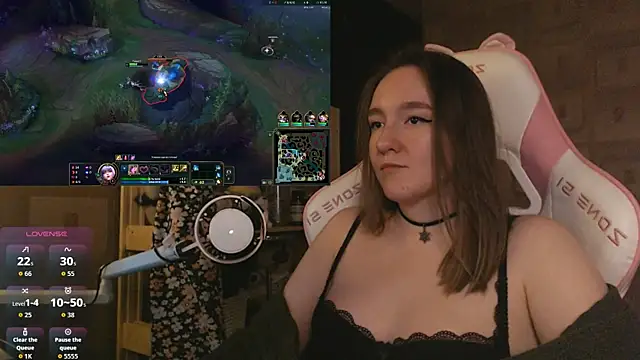 Snapshot of MoonlishSiren chatting on 05.22.26 MoonlishSiren online show from 05.22.26