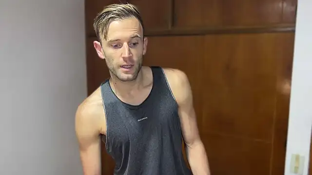 Snapshot of aquilesmade chatting on 12.30.24 aquilesmade online show from 12.30.24