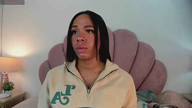 Nicole Paradise online show from 03.21.25