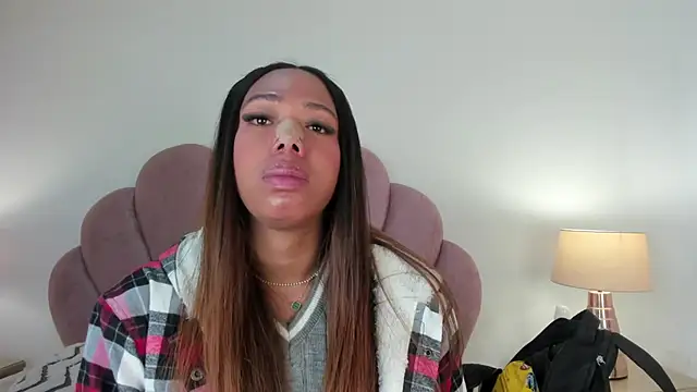 Nicole Paradise online show from 11.10.25