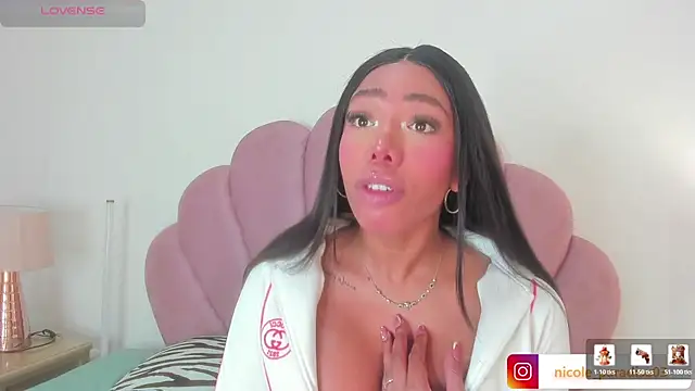 Snapshot of Nicole_Paradise chatting on 07.24.26 Nicole Paradise online show from 07.24.26