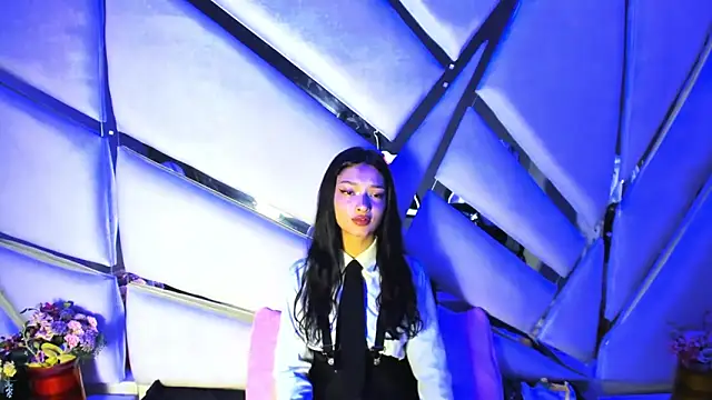 Aurora 18 online show from 10.30.25