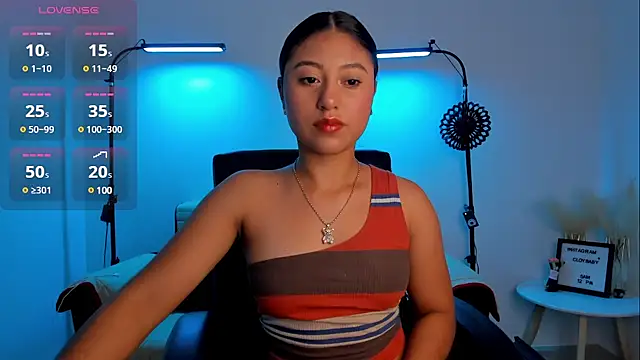 Snapshot of cloy_baby__ chatting on 12.23.24 cloy baby online show from 12.23.24