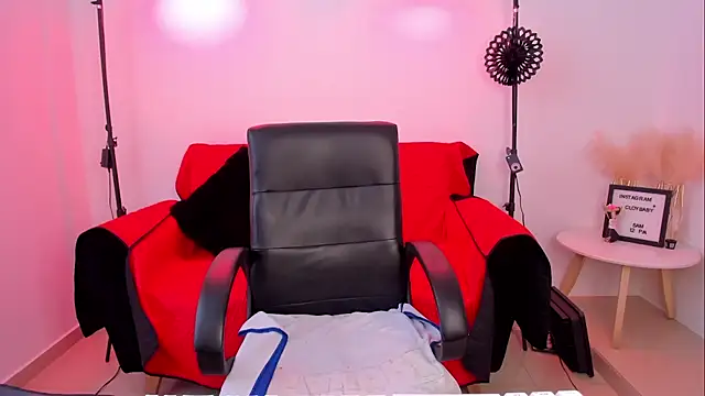 Snapshot of cloy_baby__ chatting on 01.04.25 cloy baby online show from 01.04.25
