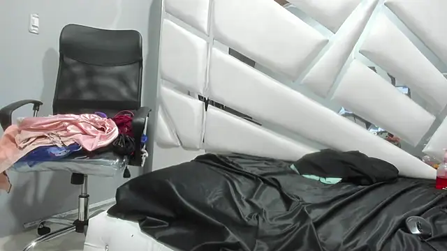 CooperEmma  online show from 01.08.25