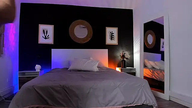 VioletPaket online show from 09.26.25