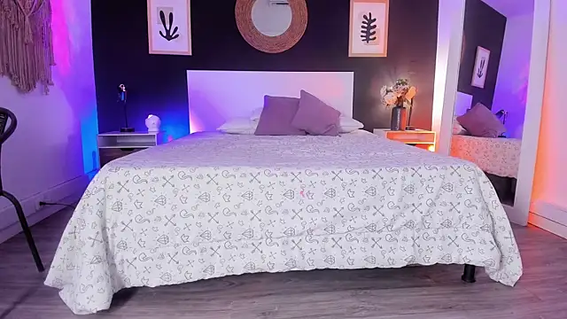 VioletPaket online show from 11.14.25