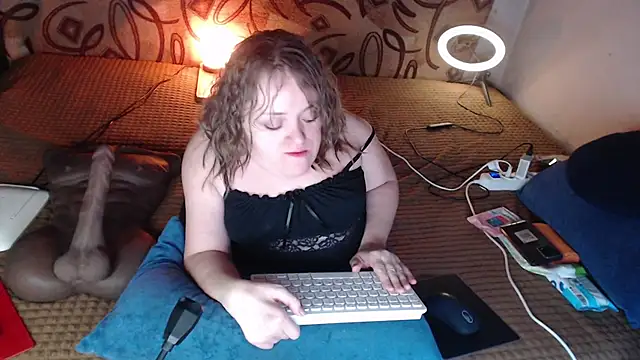 Snapshot of MiniNatalie chatting on 01.24.25 MiniNatalie online show from 01.24.25