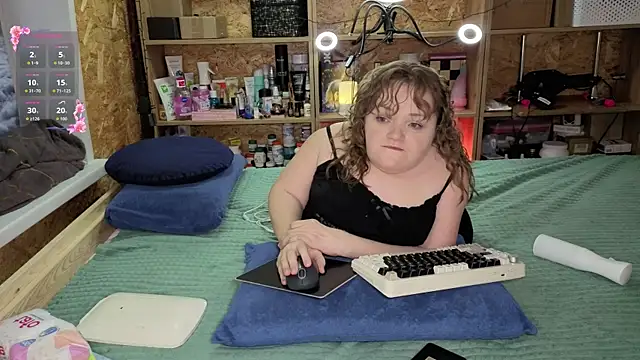 MiniNatalie online show from 12.20.25