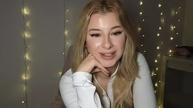 Mia-Minou online show from 01.23.25