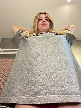 Mia-Minou online show from 01.31.25