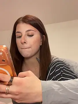 Mia-Minou online show from 03.26.26