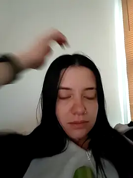 Snapshot of Isabella_21x chatting on 12.21.25 Isabella 21x online show from 12.21.25