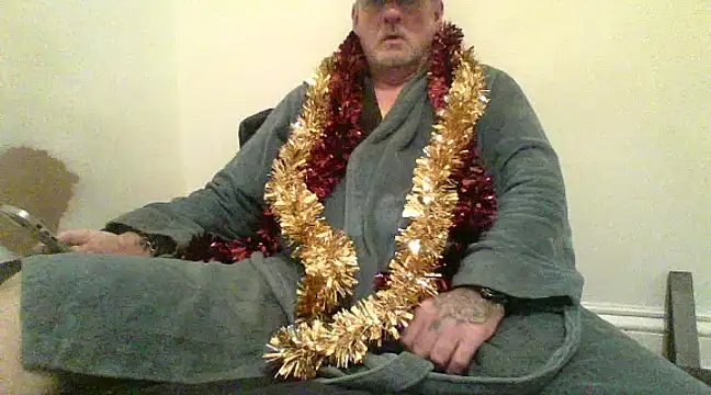 Snapshot of oldenglishguy chatting on 12.25.24 oldenglishguy online show from 12.25.24