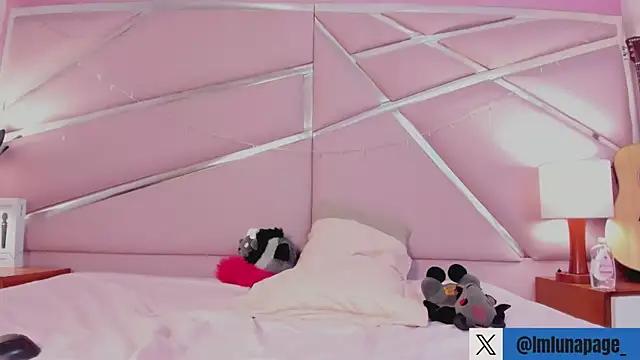 Snapshot of Lunapage chatting on 02.07.25 Lunapage online show from 02.07.25