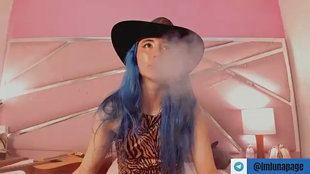 Snapshot of Lunapage chatting on 02.10.25 Lunapage online show from 02.10.25