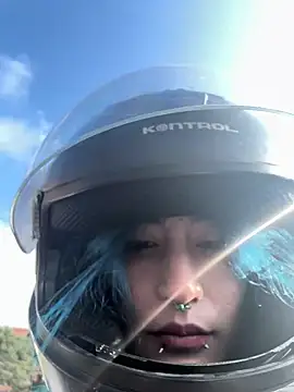 Snapshot of Lunapage chatting on 02.17.25 Lunapage online show from 02.17.25