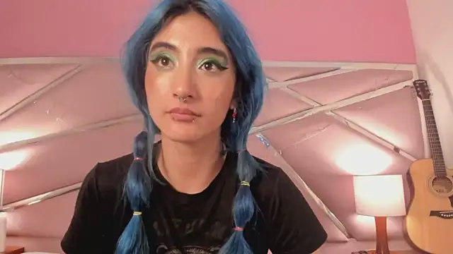 Snapshot of Lunapage chatting on 02.24.25 Lunapage online show from 02.24.25