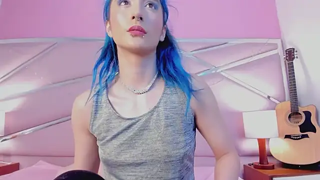 Snapshot of Lunapage chatting on 02.28.25 Lunapage online show from 02.28.25