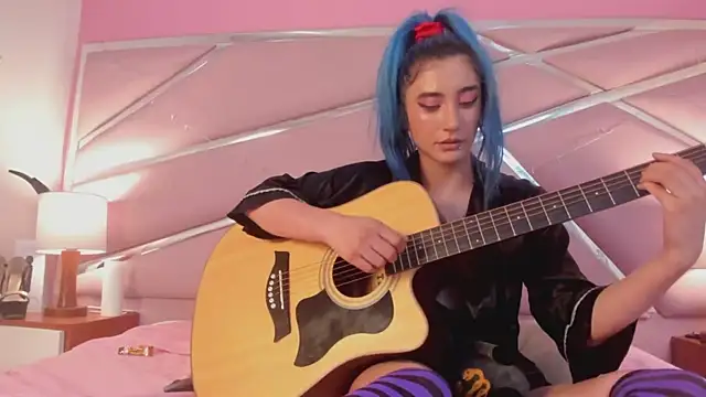 Snapshot of Lunapage chatting on 03.05.25 Lunapage online show from 03.05.25