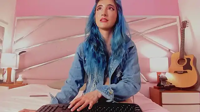 Snapshot of Lunapage chatting on 03.07.25 Lunapage online show from 03.07.25