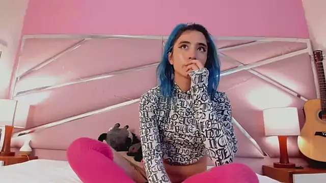 Snapshot of Lunapage chatting on 03.11.25 Lunapage online show from 03.11.25