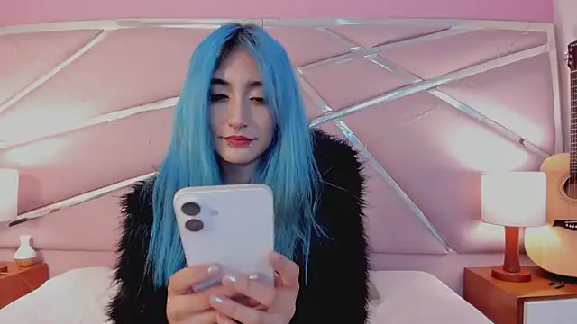 Snapshot of Lunapage chatting on 03.17.25 Lunapage online show from 03.17.25