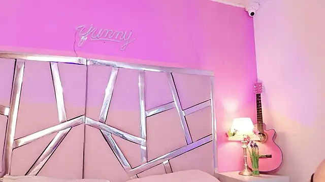 Snapshot of Lunapage chatting on 09.23.25 Lunapage online show from 09.23.25