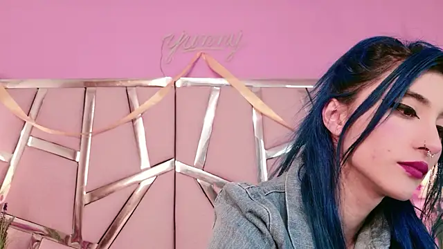 Snapshot of Lunapage chatting on 09.30.25 Lunapage online show from 09.30.25