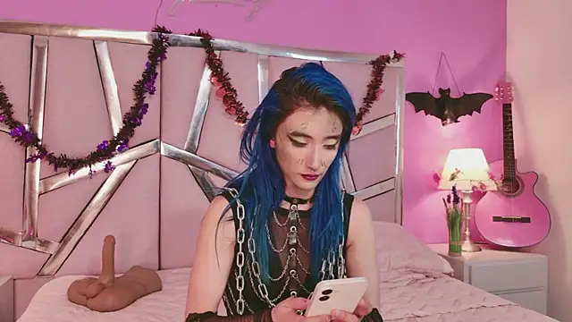 Snapshot of Lunapage chatting on 10.15.25 Lunapage online show from 10.15.25