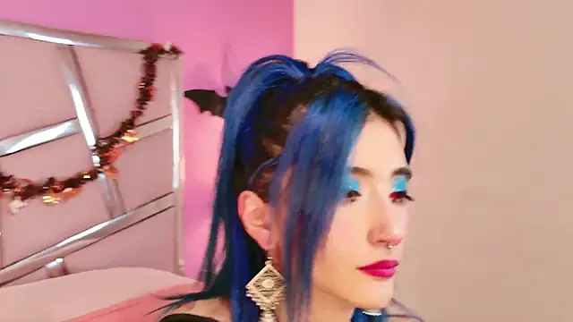 Snapshot of Lunapage chatting on 10.17.25 Lunapage online show from 10.17.25