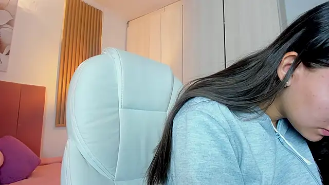 mia nevaeh online show from 01.24.25