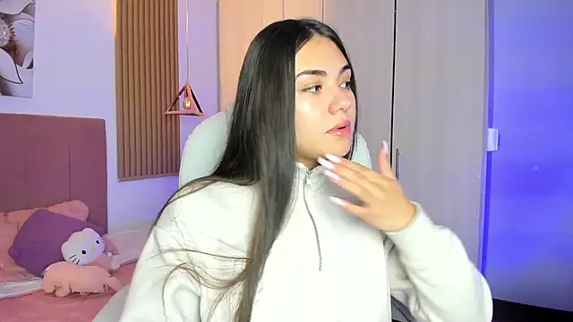 mia nevaeh online show from 10.23.25