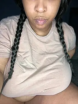 MissAriisback online show from 04.22.26