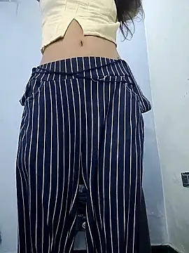 Snapshot of Noorkhatoon chatting on 11.17.25 Noorkhatoon online show from 11.17.25