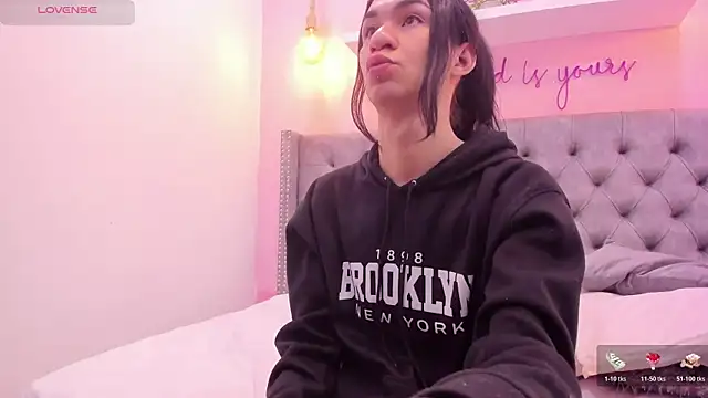 Mia thompson 19 online show from 11.03.25