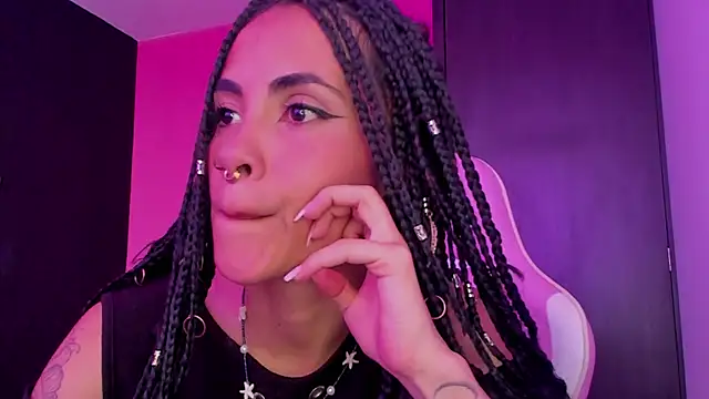 Juanadearco5 online show from 12.14.24