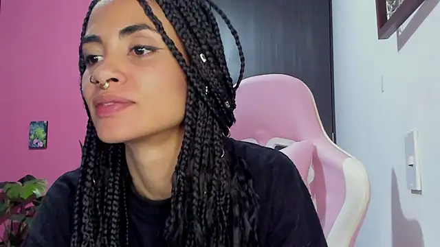 Juanadearco5 online show from 12.16.24