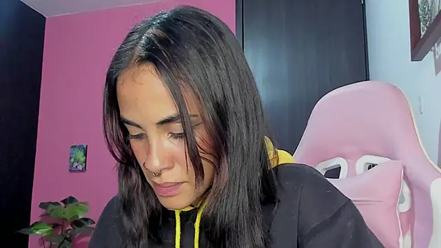 Juanadearco5 online show from 12.17.24