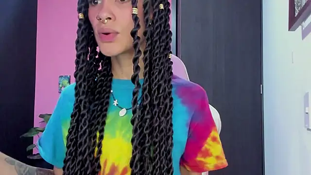 Juanadearco5 online show from 12.19.24