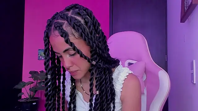 Juanadearco5 online show from 12.27.24