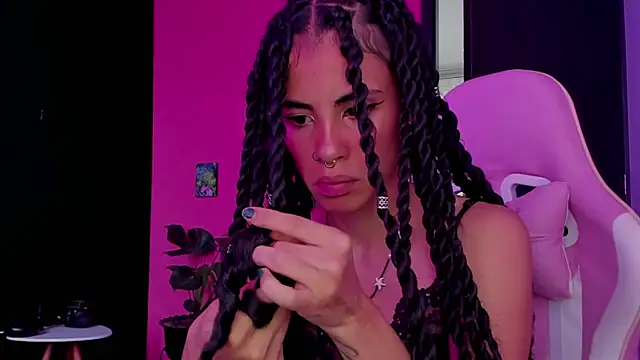 Juanadearco5 online show from 12.29.24