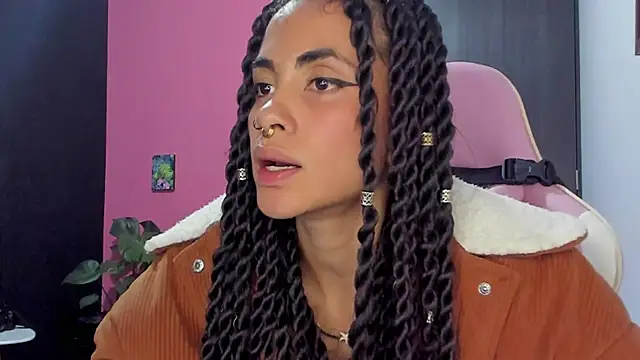 Juanadearco5 online show from 12.31.24